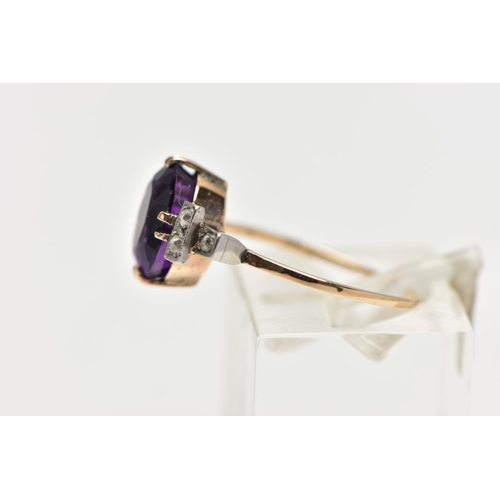 54 - AN EARLY 20TH CENTURY DRESS RING, an oval cut deep purple amethyst, prong set in yellow gold, flanke... 