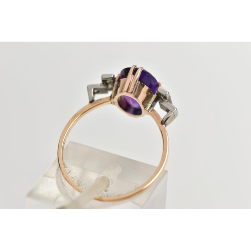 54 - AN EARLY 20TH CENTURY DRESS RING, an oval cut deep purple amethyst, prong set in yellow gold, flanke... 