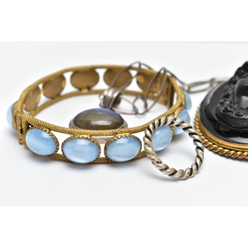 58 - FOUR PIECES OF JEWELLERY AND A COIN, to include a labradorite cabochon pendant, collet set into a po... 