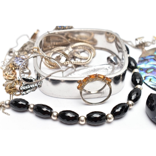 67 - ASSORTED JEWELLERY, to include a polished square hinged bangle, stamped 925, a faceted black bead br... 