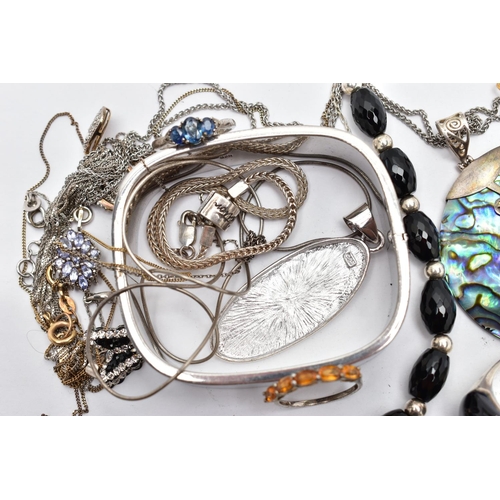 67 - ASSORTED JEWELLERY, to include a polished square hinged bangle, stamped 925, a faceted black bead br... 