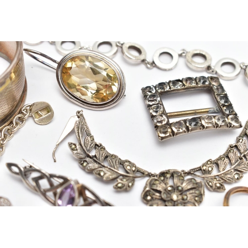 68 - A SMALL QUANTITY OF JEWELLERY, to include an openwork circular link line bracelet with fold over cla... 