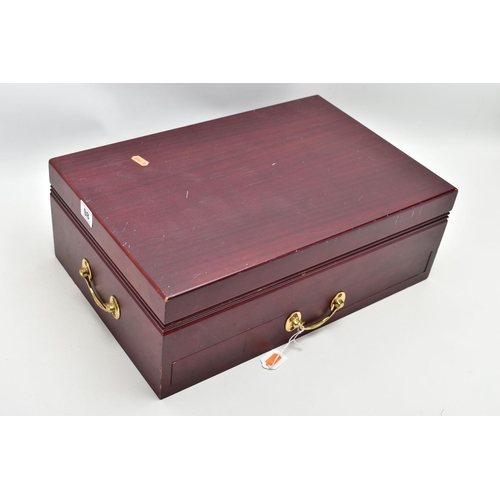 98 - A COMPLETE 'BUTLER OF SHEFFIELD' HEIRLOOM COLLECTION CANTEEN, mahogany wooden canteen complete with ... 