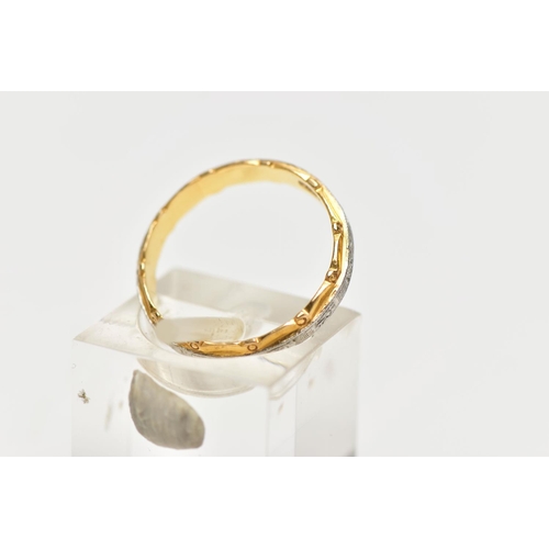 121 - A MID 20TH CENTURY 22CT YELLOW GOLD AND WHITE METAL WEDDING BAND, the ring designed as a central eng... 