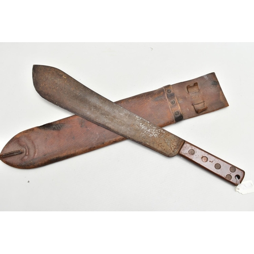 156 - AN EXAMPLE OF A WORLD WAR TWO 'Endure' Machete, complete with leather scabbard, the blade has the ma... 