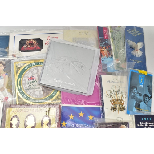 16 - A BOX CONTAINING MAINLY ROYAL MINT QUEEN ELIZABETH 1989-2000 COIN SETS, COIN/BANKNOTE PRESENTATIONS,... 