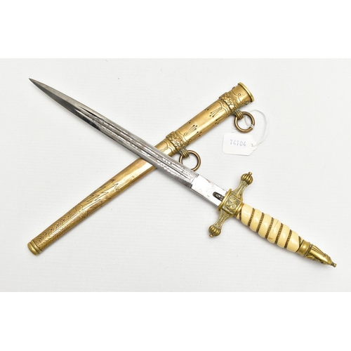 160 - A WORLD WAR 2 GERMAN NAVAL (KRIEGSMARINE) OFFICERS DIRK (DAGGER), this example being by the maker Pa... 