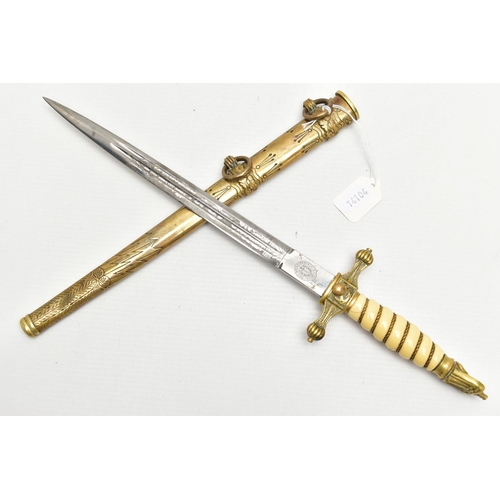 160 - A WORLD WAR 2 GERMAN NAVAL (KRIEGSMARINE) OFFICERS DIRK (DAGGER), this example being by the maker Pa... 