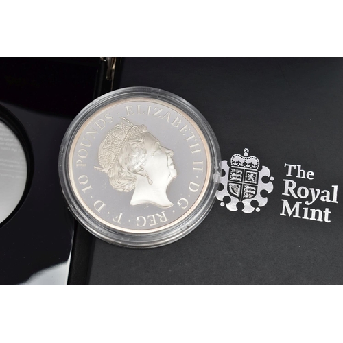 31 - THE ROYAL MINT 2018 QUEEN ELIZABETH 'THE QUEENS BEASTS THE RED DRAGON OF WALES', £10 a 5 ounce silve... 