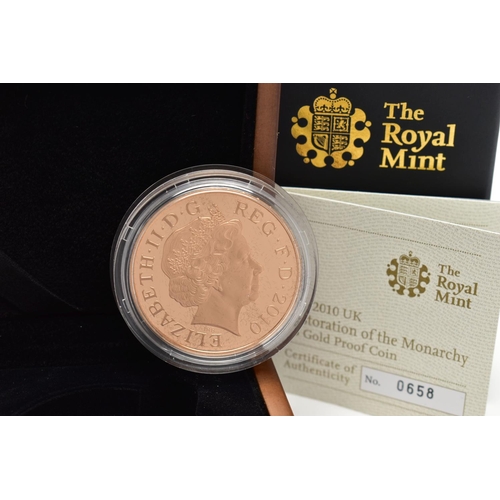 52 - A ROYAL MINT 2010 UNITED KINGDOM GOLD PROOF £5 COIN, 39.94 grams, 38.61mm, obverse depicting Queen E... 