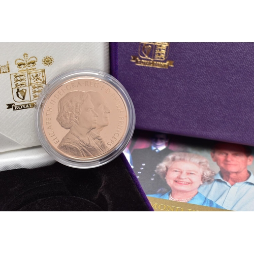 76 - A ROYAL MINT 2007 DIAMOND WEDDING GOLD PROOF CROWN, of Her Majesty the Queen, His Royal Highness Pri... 