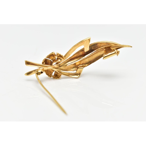 90 - A MID 20TH CENTURY YELLOW METAL BROOCH, designed as a floral brooch with a polished and textured fin... 