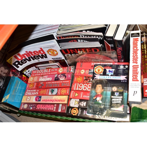 325 - A QUANTITY OF MANCHESTER UNITED PROGRAMMES AND MEMORABILIA, collection of mainly home programmes fro... 