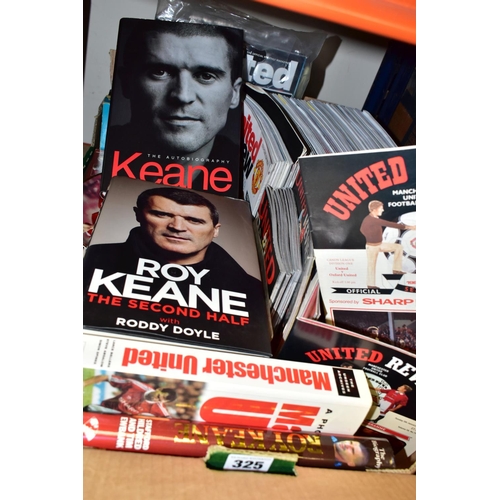 325 - A QUANTITY OF MANCHESTER UNITED PROGRAMMES AND MEMORABILIA, collection of mainly home programmes fro... 