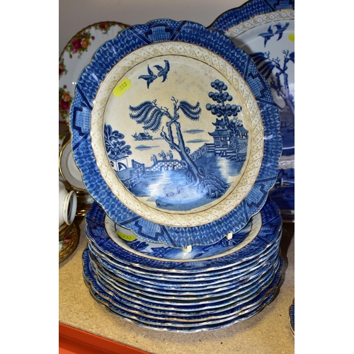 333 - A  QUANTITY OF BOOTHS 'REAL OLD WILLOW'  A 8025 PATTERN DINNERWARE AND TEAWARE, comprising a coffee ... 