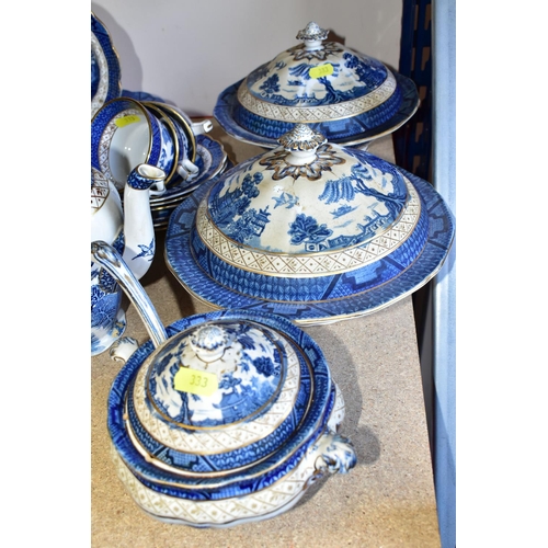 333 - A  QUANTITY OF BOOTHS 'REAL OLD WILLOW'  A 8025 PATTERN DINNERWARE AND TEAWARE, comprising a coffee ... 