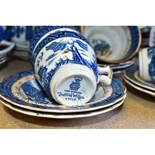 333 - A  QUANTITY OF BOOTHS 'REAL OLD WILLOW'  A 8025 PATTERN DINNERWARE AND TEAWARE, comprising a coffee ... 