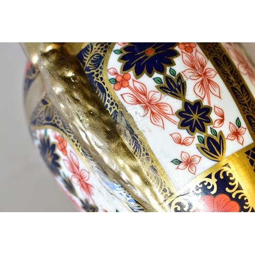 339 - A ROYAL CROWN DERBY IMARI 1128 SOLID GOLD BAND TWIN HANDLED VASE AND FIXED COVER, short pedestal and... 