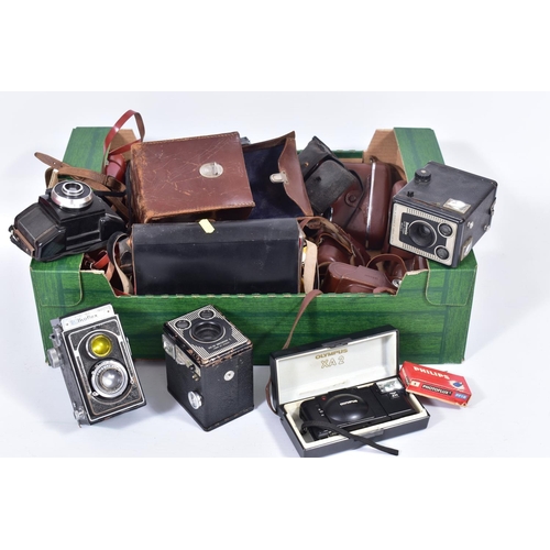 14 - A TRAY CONTAINING VINTAGE CAMERAS AND EQUIPMENT including a Zeiss Ikon Ikoflex 850/16, a V.P.Twin Ba... 