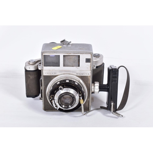 28 - AN ADAMS AND CO MINEX REFLEX DELUXE FILM CAMERA ideal for restoration( no lens or lens carrier), a M... 