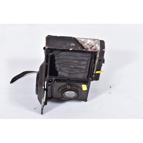 28 - AN ADAMS AND CO MINEX REFLEX DELUXE FILM CAMERA ideal for restoration( no lens or lens carrier), a M... 