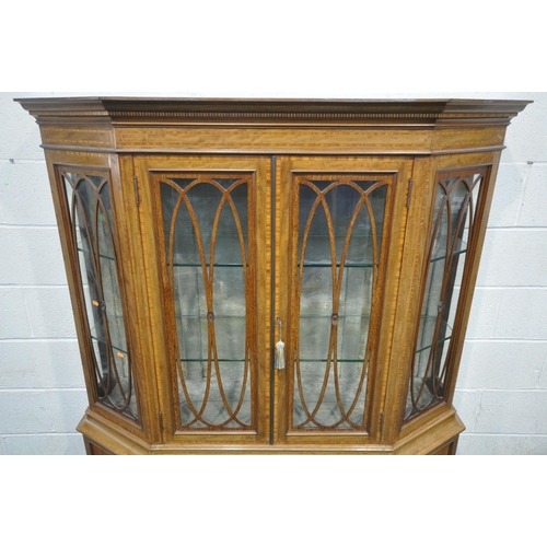 1195 - AN EARLY 20TH CENTURY SHERATON REVIVAL MAHOGANY AND BOXWOOD STRING DISPLAY CABINET, having an overha... 