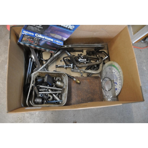 1058 - A TRAY CONTAINING AUTOMOTIVE TOOLS including three valve spring compressors, a Tool Star Imperial an... 