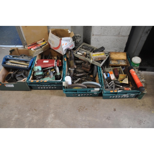 1059 - FIVE TRAYS CONTAINING LATHE TOOLS AND TEST EQUIPMENT including a Taylor 6in 3 jaw chuck, a 6in four ... 