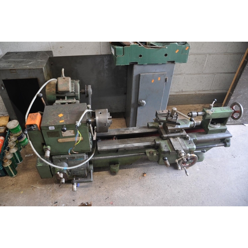 1060 - A VINTAGE RHINO KB-165 METALWORKING LATHE with a 107cm long bed, speed adjustment from 46 to1053 RPM... 