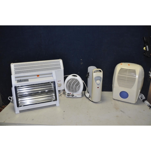 1077 - A COLLECTION OF HEATERS to include a Hyundai C11-7 oil filled radiator, Glen 2171 panel heater, Easy... 