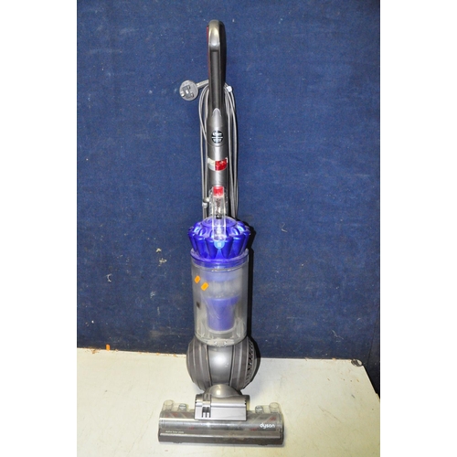 1093 - A DYSON DC41 VACUUM CLEANER (PAT pass and working)