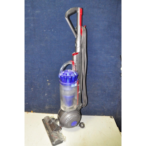 1093 - A DYSON DC41 VACUUM CLEANER (PAT pass and working)