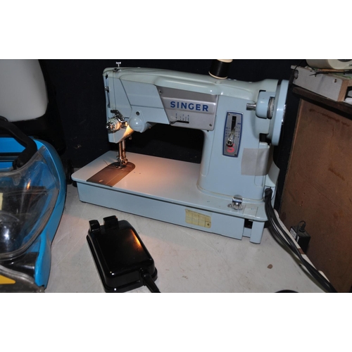 1095 - A VAX CCW201 CARPET CLEANER along with a Singer 357k sewing machine with light and foot pedal (both ... 