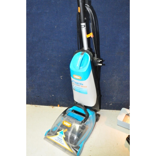 1095 - A VAX CCW201 CARPET CLEANER along with a Singer 357k sewing machine with light and foot pedal (both ... 