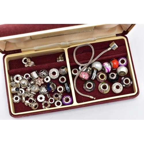 32 - A SMALL TRAVEL JEWELLERY BOX WITH CHARMS, burgundy jewellery box filled with white metal and glass c... 