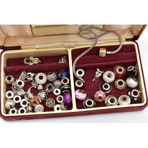 32 - A SMALL TRAVEL JEWELLERY BOX WITH CHARMS, burgundy jewellery box filled with white metal and glass c... 