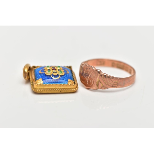 39 - AN EARLY 20TH CENTURY 9CT ROSE GOLD RING AND A YELLOW METAL GUILLOCHE ENAMEL PENDANT, the rose gold ... 