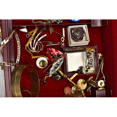 56 - A SELECTION OF SILVER WHITE METAL AND COSTUME JEWELLERY, to include a Norwegian Marius Hammer blue e... 