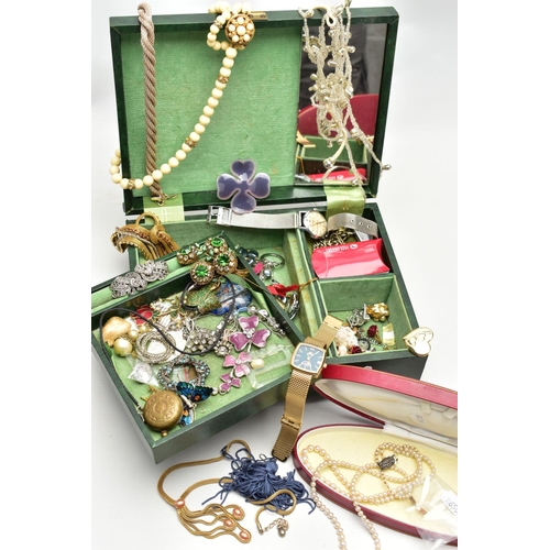 57 - A GREEN JEWELLERY BOX WITH CONTENTS, to include a broken piece of a 9ct gold ring, hallmarked 9ct Bi... 