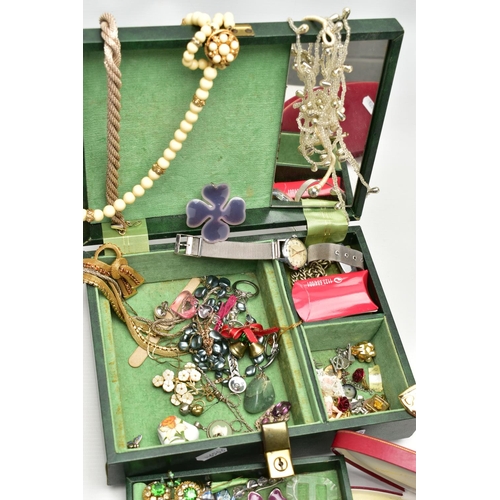 57 - A GREEN JEWELLERY BOX WITH CONTENTS, to include a broken piece of a 9ct gold ring, hallmarked 9ct Bi... 