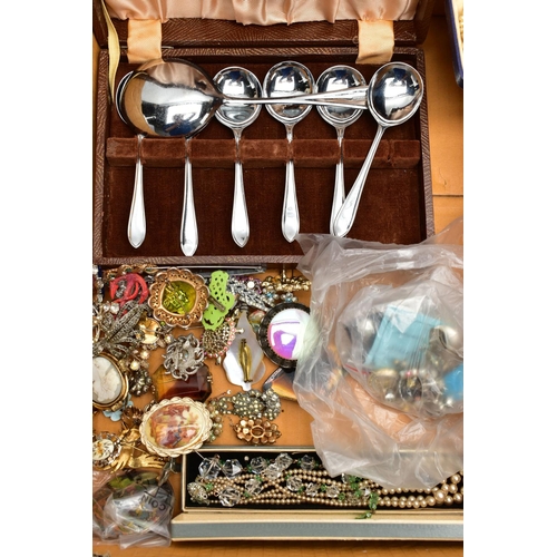 62 - A BOX OF ASSORTED ITEMS, to include a cream jewellery box with contents such as a white metal filigr... 