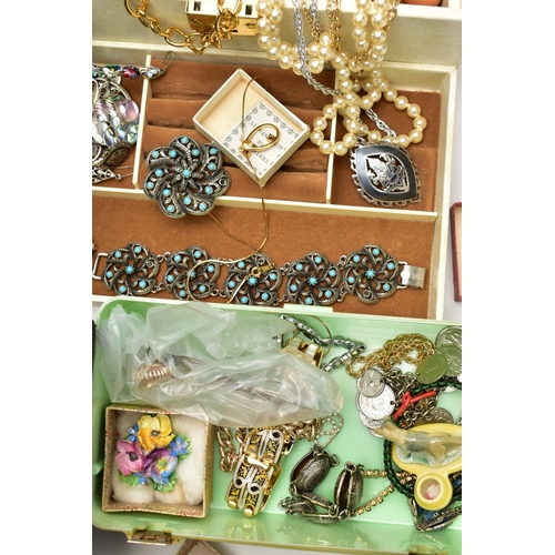 62 - A BOX OF ASSORTED ITEMS, to include a cream jewellery box with contents such as a white metal filigr... 