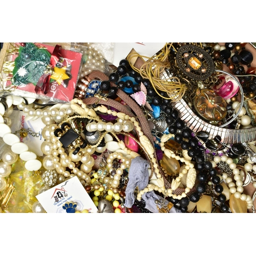 65 - A SMALL QUANTITY OF YELLLOW METAL JEWELLRY AND A BOX OF COSTUME JEWELLERY, to include a single yello... 