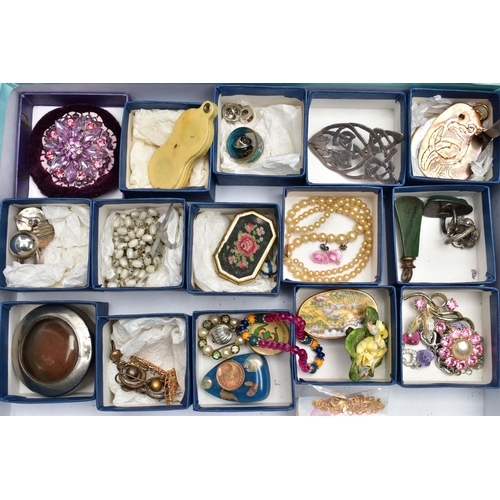 67 - A BOX OF ASSORTED COSTUME JEWELLERY AND ITEMS, to include a lid box filled with trinket boxes, brooc... 