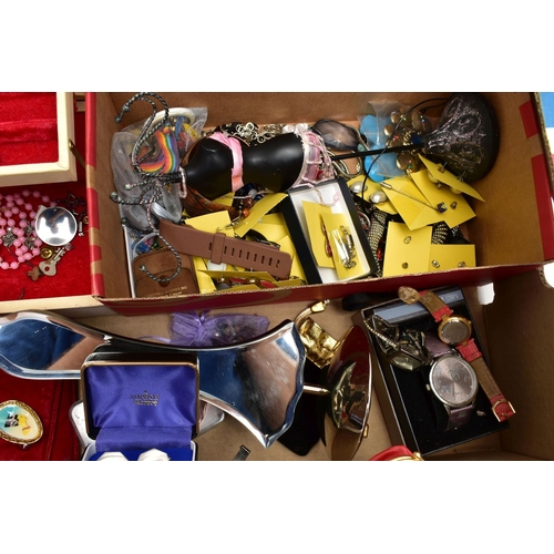 67 - A BOX OF ASSORTED COSTUME JEWELLERY AND ITEMS, to include a lid box filled with trinket boxes, brooc... 