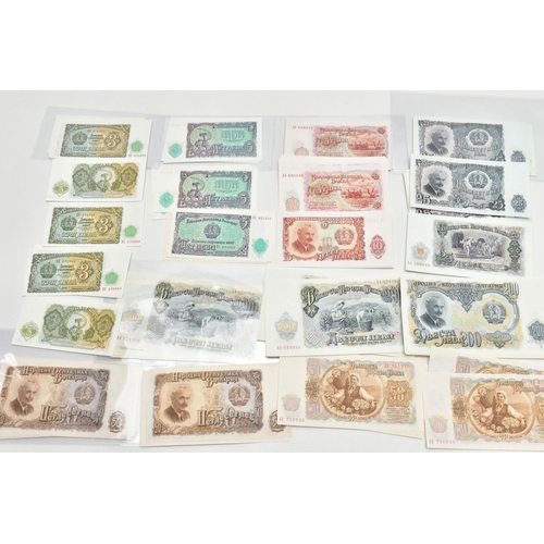 80 - A SELECTION OF CRISP UNCIRCULATED BULGARIA BANKNOTES 1951, six packs of approx 17 Banknotes in each ... 