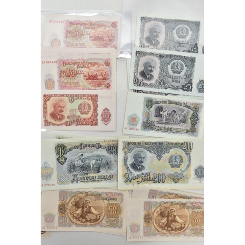 80 - A SELECTION OF CRISP UNCIRCULATED BULGARIA BANKNOTES 1951, six packs of approx 17 Banknotes in each ... 