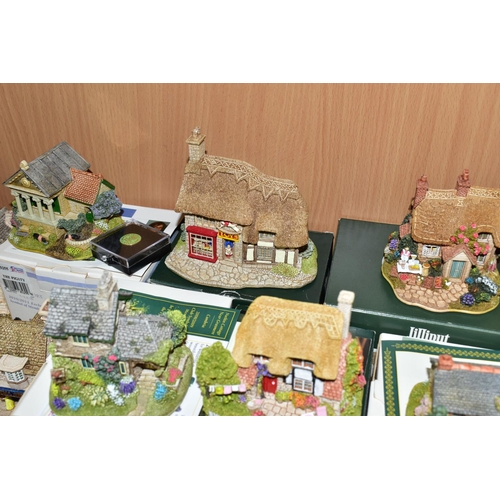 383 - NINE BOXED LILLIPUT LANE BUILDINGS AND NINE OTHERS UNBOXED, the boxed comprising British Collection ... 