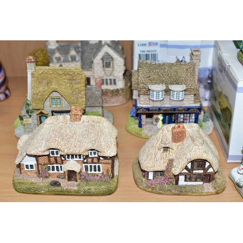 383 - NINE BOXED LILLIPUT LANE BUILDINGS AND NINE OTHERS UNBOXED, the boxed comprising British Collection ... 