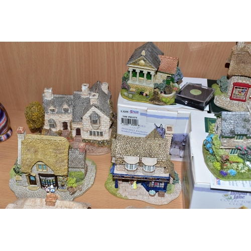 383 - NINE BOXED LILLIPUT LANE BUILDINGS AND NINE OTHERS UNBOXED, the boxed comprising British Collection ... 